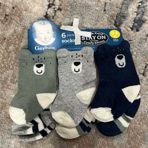 SOLD NWT Gerber 6-pack Socks Set (0-6M)